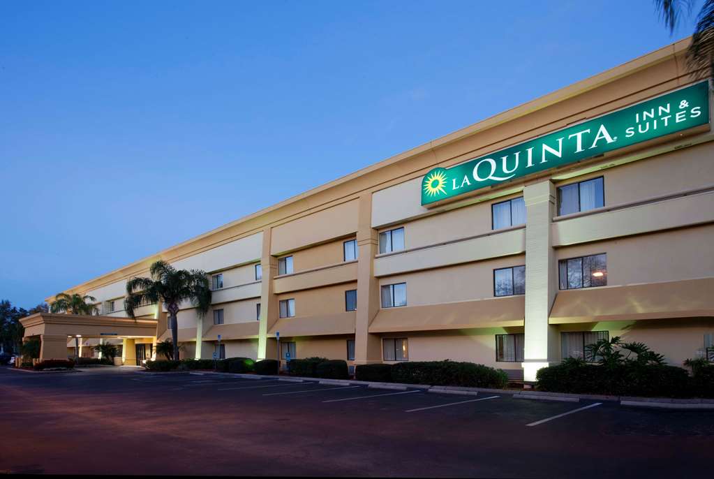La Quinta Inn & Suites by Wyndham Tampa Fairgrounds Casino - photo 2