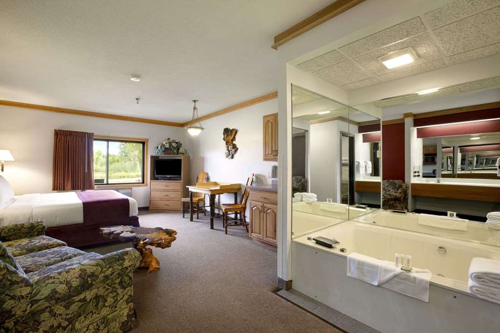Super 8 by Wyndham Eveleth - photo 49