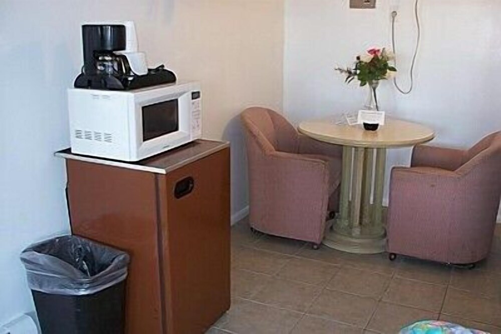 Aquarius Arms Motel - photo 26