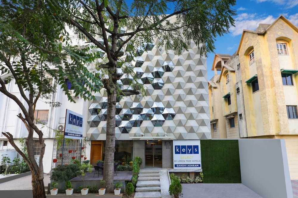 Keys Select by Lemon Tree Hotels Gandhi Ashram Ahmedabad — 4-Star Luxury Hotel in Ahmedabad, India