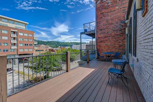 Unit 202 The Lofts at Church St — 4-Star Luxury Hotel in Asheville, United States