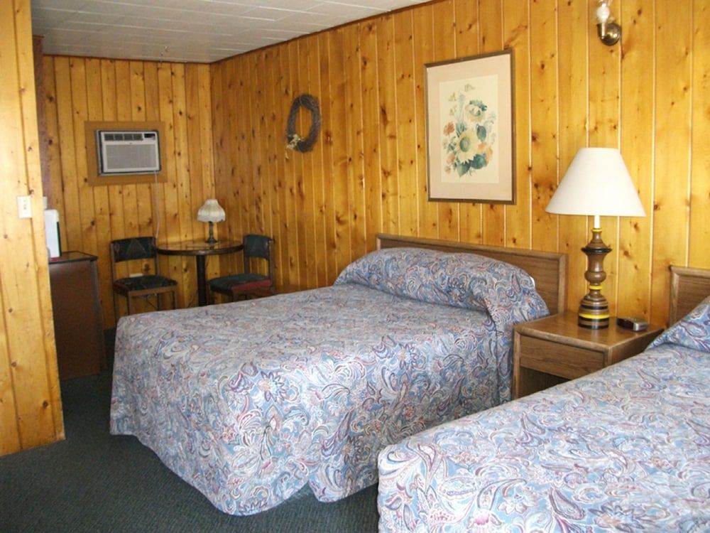 Caboose Motel - photo 17
