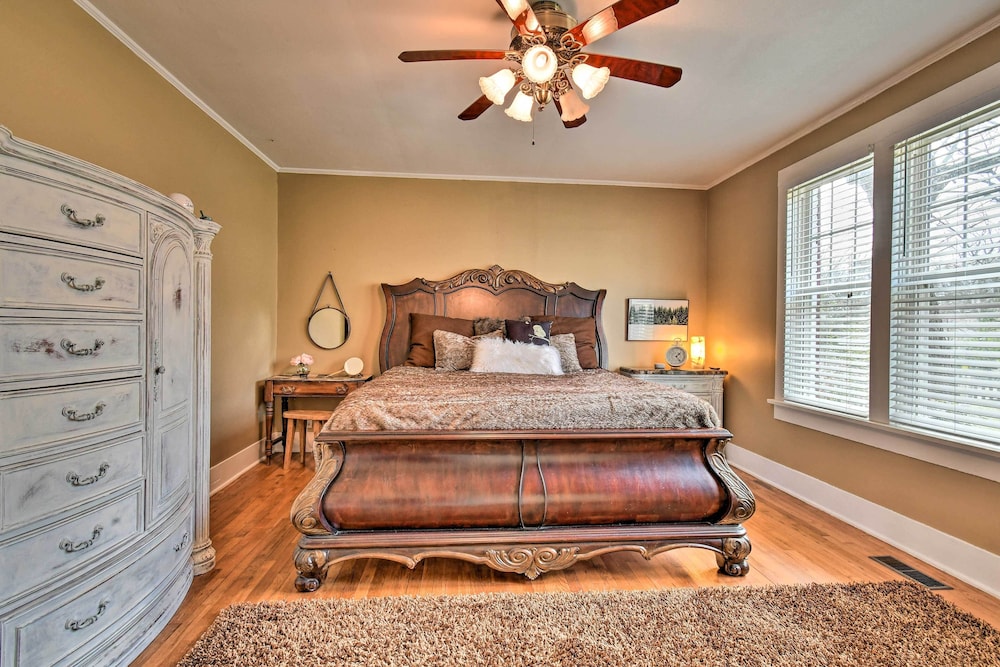 2 Mi To Oaklawn Casino Home with Peaceful Yard - photo 7