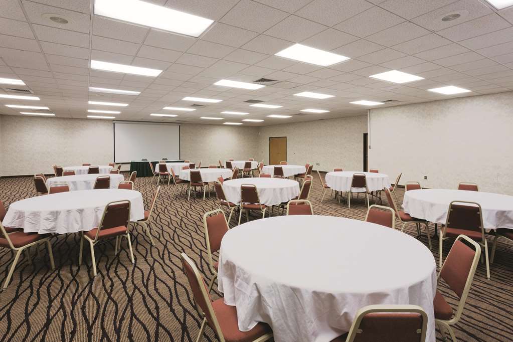 La Quinta Inn & Suites by Wyndham Butte - photo 37