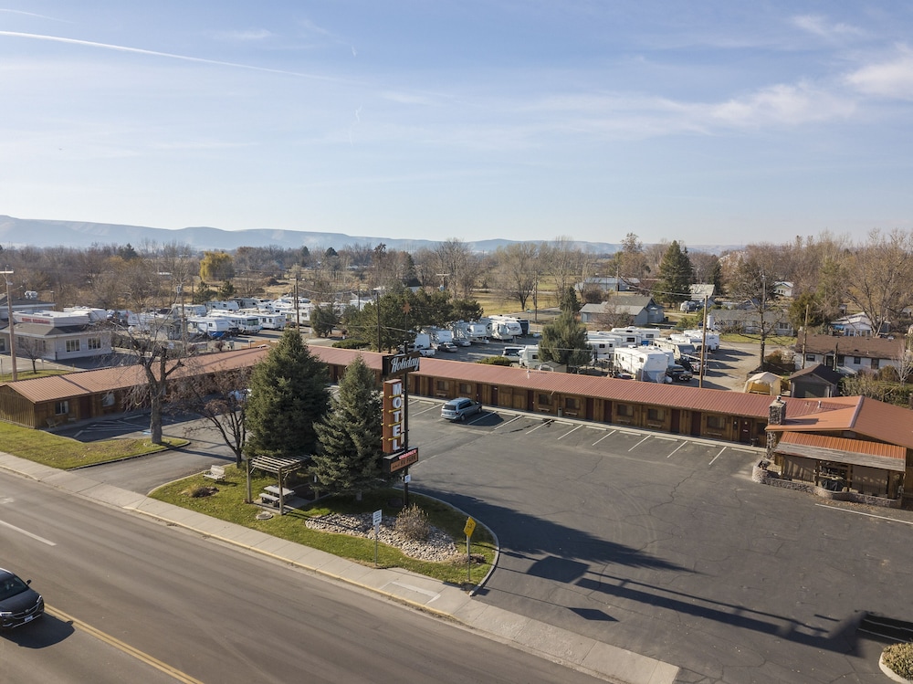 Holiday Motel and RV Park - photo 54