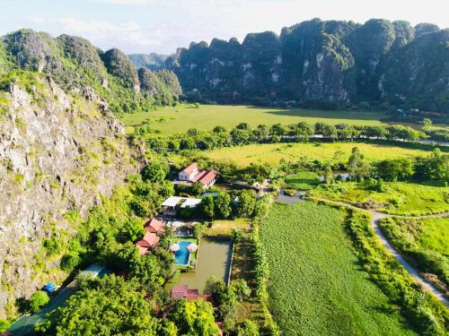 Trang An Lotus Lake Homestay — 4-Star Luxury Hotel in Ninh Binh, Vietnam