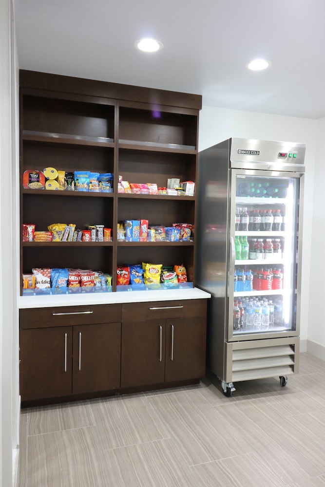 Holiday Inn Express & Suites Coffeyville by IHG - photo 26
