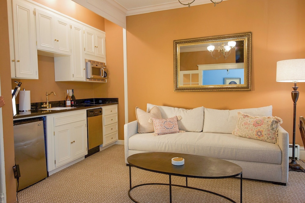 Nob Hill Inn - photo 35