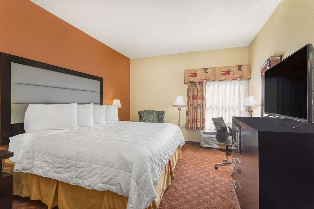 Baymont by Wyndham Fayetteville - photo 10