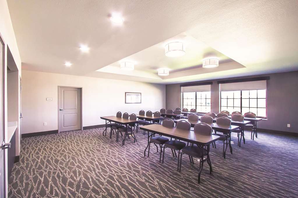 La Quinta Inn & Suites by Wyndham Pampa - photo 64