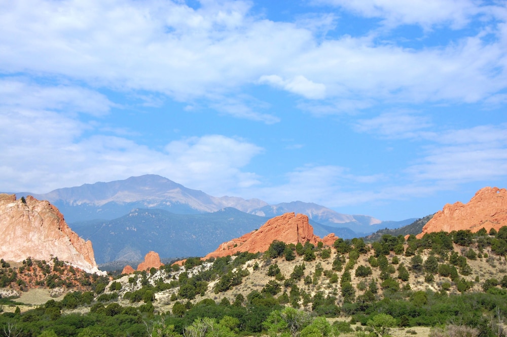 Holiday Inn Express & Suites Colorado Springs Central by IHG - photo 96
