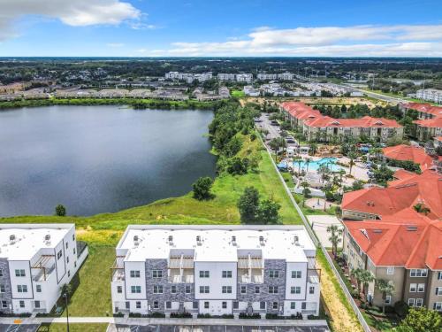 6BR Oasis w Pool BBQ and Nintendo Near Disney in Davenport, United States