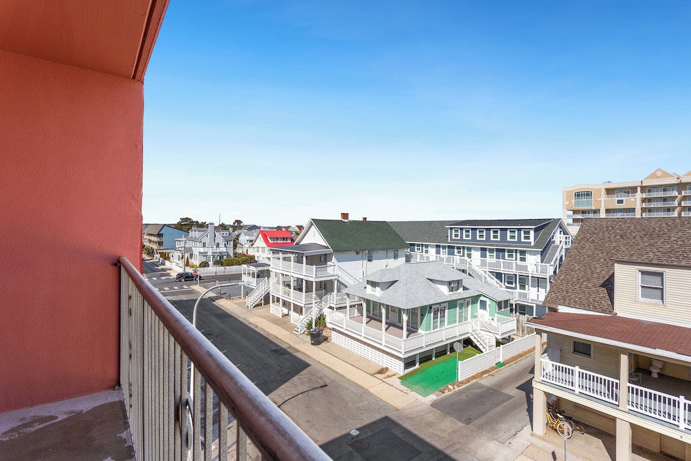 Americana Motor Inn Oceanfront - photo 37