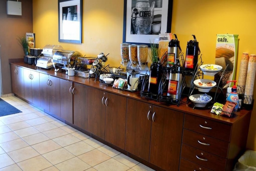 Microtel Inn and Suites by Wyndham Rawlins - photo 14