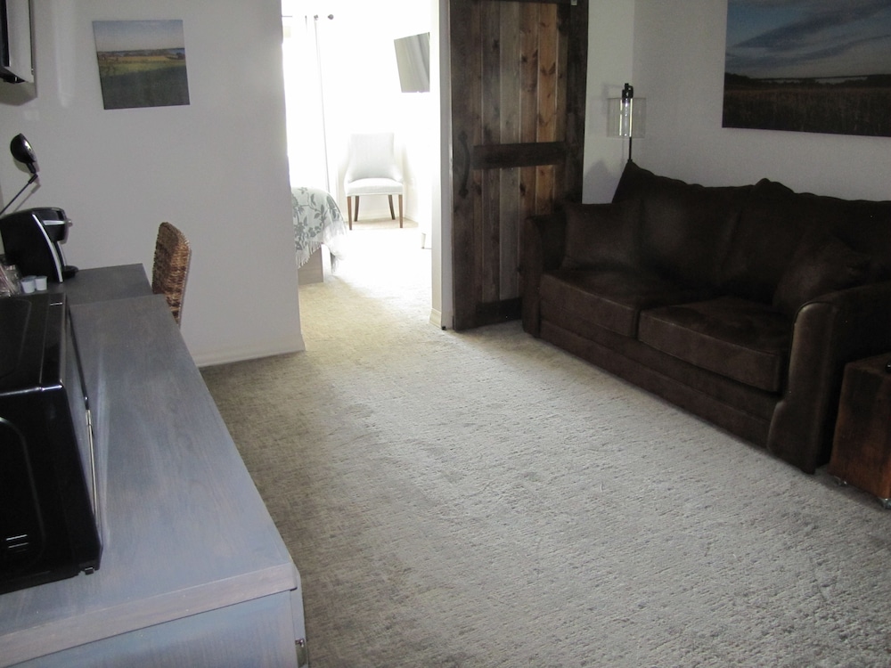 Lakes Inn at Dunvilla - photo 12