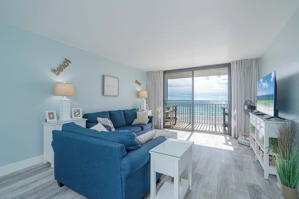 Edgewater Oasis Gorgeous Resort Condo on Beach in Panama City Beach, United States