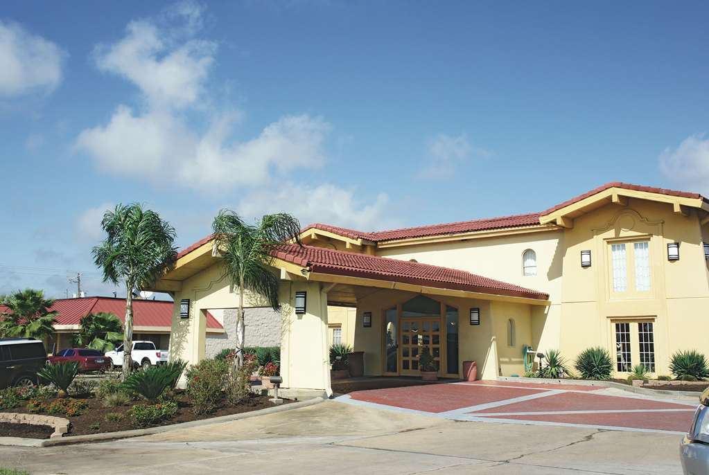 La Quinta Inn by Wyndham Clute Lake Jackson - photo 3