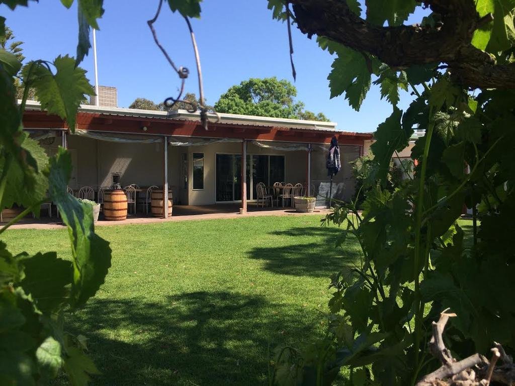Willalooka Tavern — carbon neutral stay, Robe
