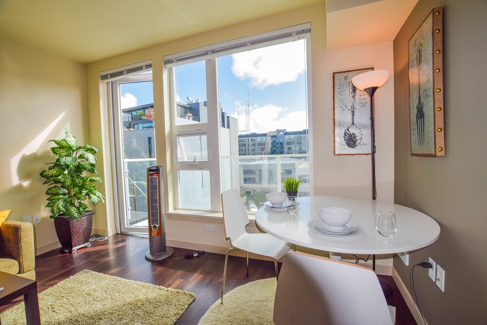 Capitol Hill Suites by Luxe Hubs - photo 32
