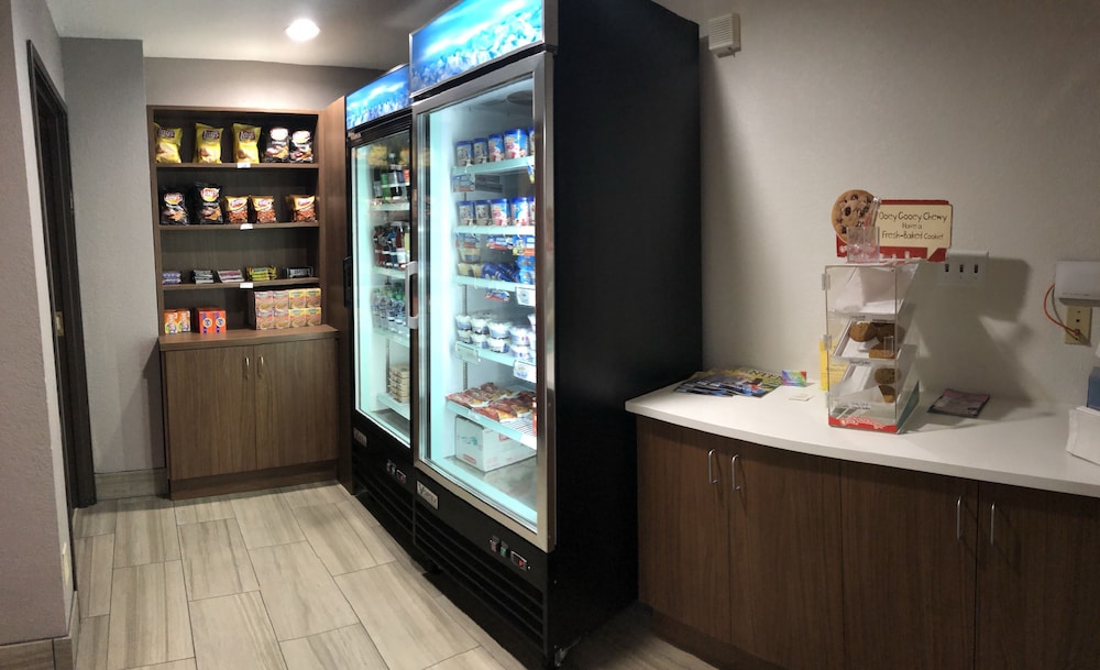 Holiday Inn Express Hotel & Suites Decatur by IHG - photo 32