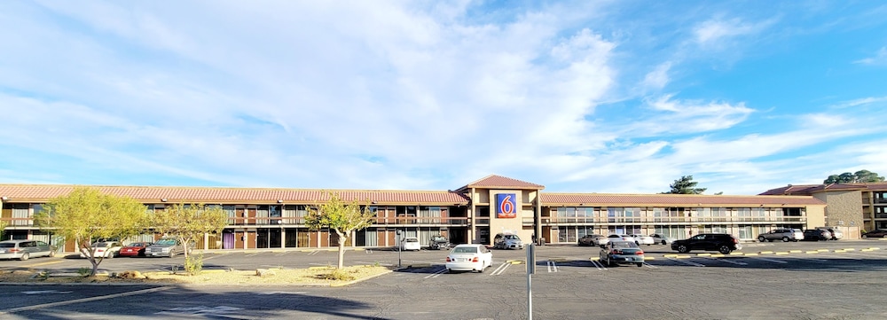 MOTEL 6 Victorville Green Tree Blvd — hotel in Victorville