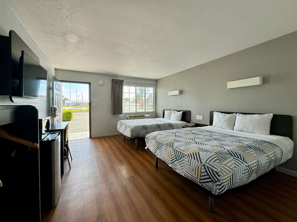 Motel 6 Delano CA - photo 17
