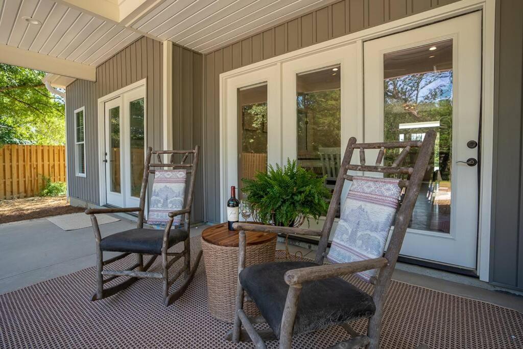 Relax Rewind Repeat New Country Cottage — 4-Star Luxury Hotel in High Point, United States