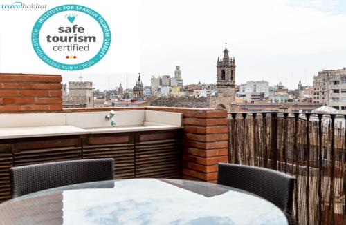 Travel Habitat Ático Ciutat Vella. — 4-Star Luxury Hotel in Valencia, Spain