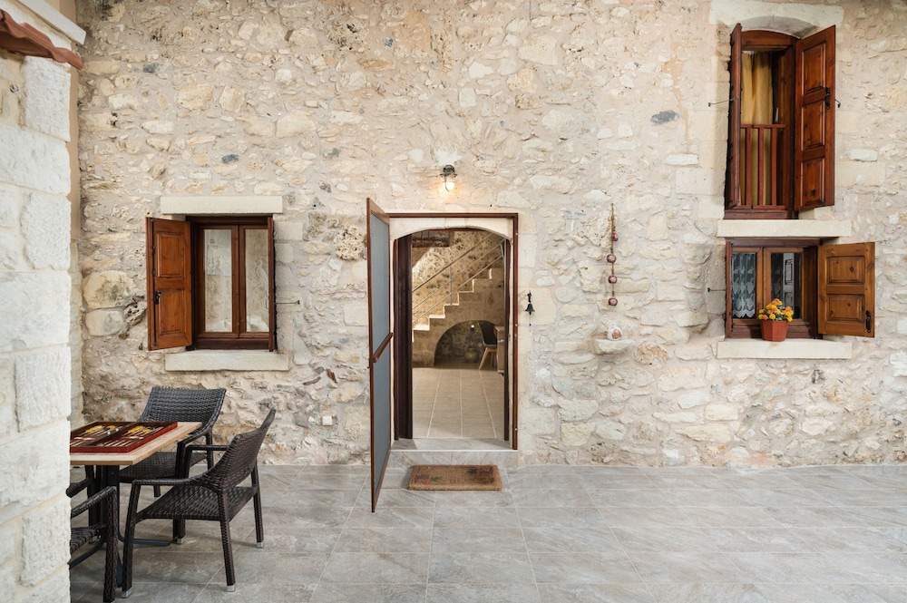 Pagonas Traditional House — 4-Star Luxury Hotel in Georgioupolis, Greece
