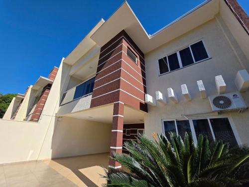 Sobrado ao lado Paraguai garagem e churrasqueira - carbon neutral hotel in Foz Do Iguacu