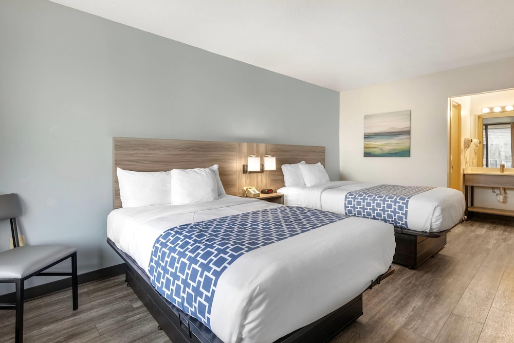 Suburban Studios Tysons Corner - photo 11