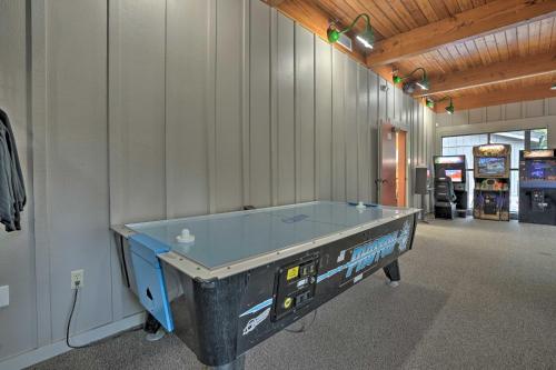 Klamath Falls Vacation Rental With Resort Amenities — Klamath Falls