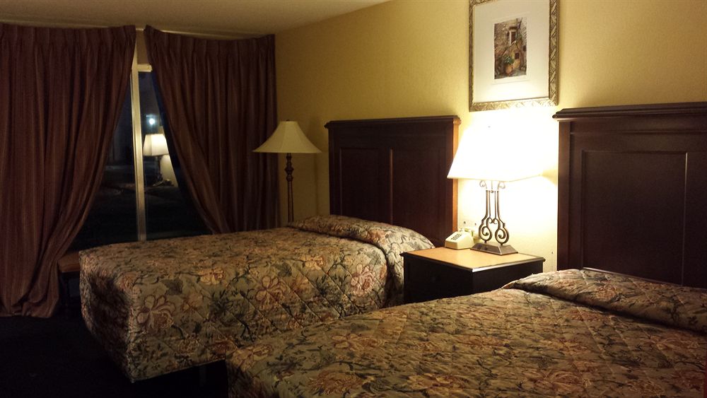 Country Hearth Inn & Suites Hotels - photo 8
