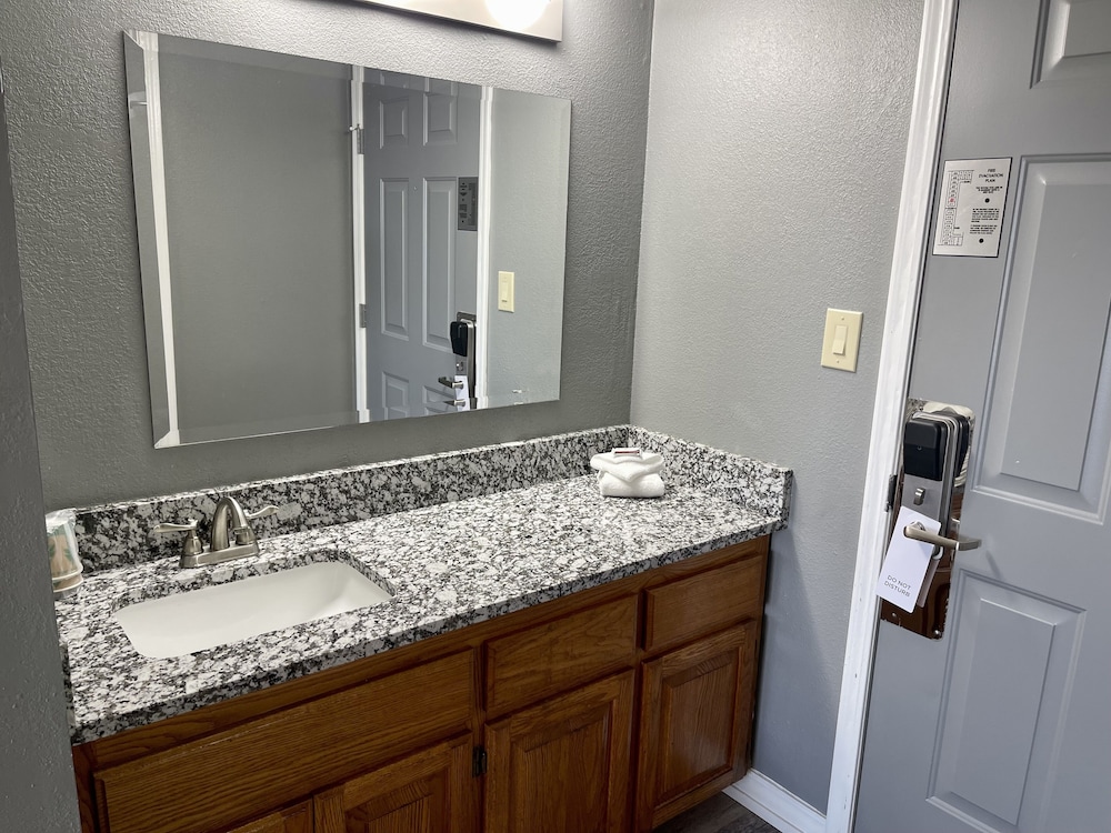 Lake Norfork Inn - photo 36