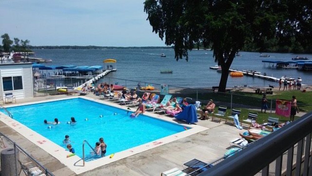 Triggs Bay Resort - photo 9
