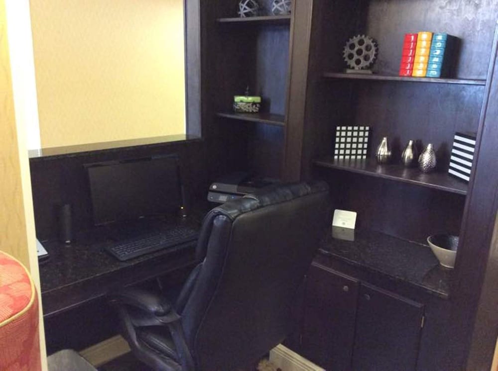 Holiday Inn Express & Suites Forest by IHG - photo 15