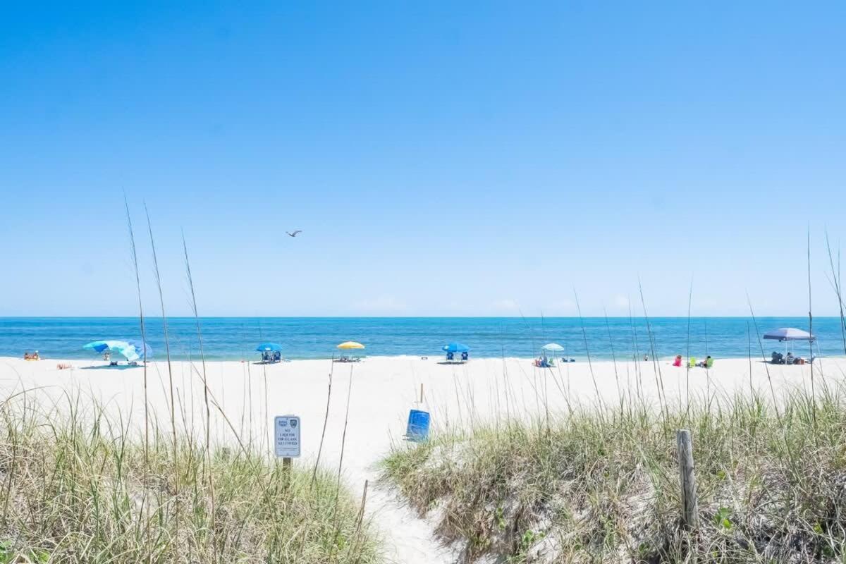 Wave Watcher Oceanfront on the Boardwalk — 4-Star Luxury Hotel in Carolina Beach, United States