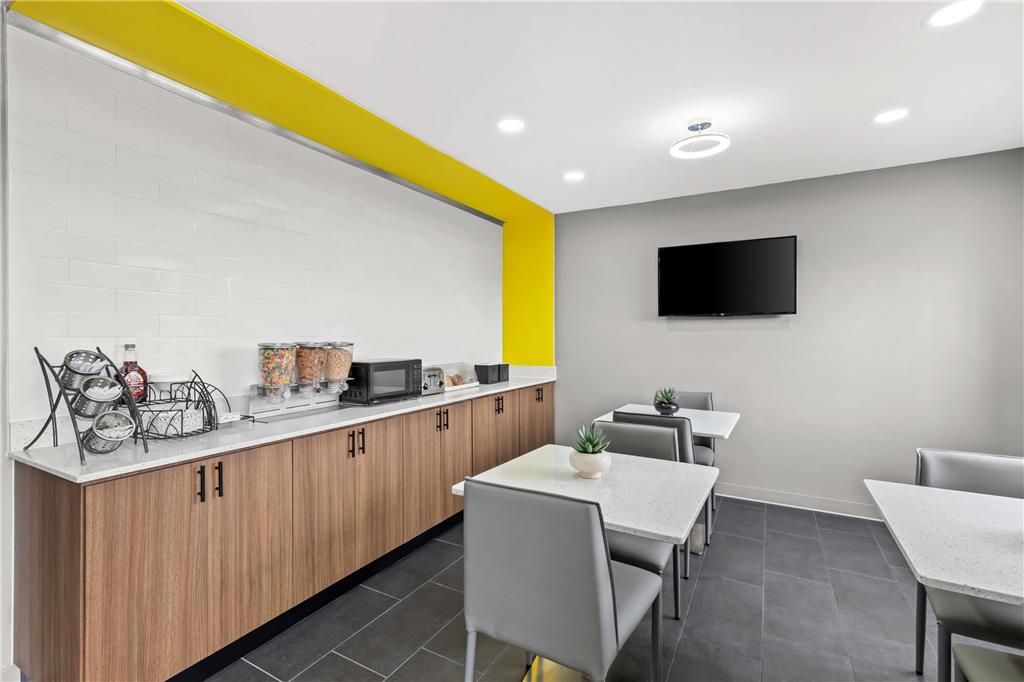 Microtel Inn & Suites by Wyndham Norcross - photo 9