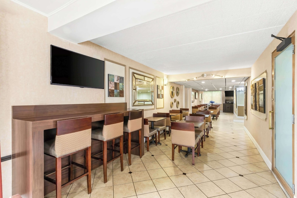 Best Western Hazlet Inn - photo 31