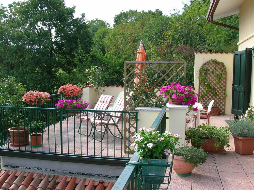 B&B Il Suono del Bosco — 4-Star Luxury Hotel in Arcugnano-Torri, Italy