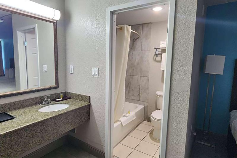 Travelers Inn - photo 20
