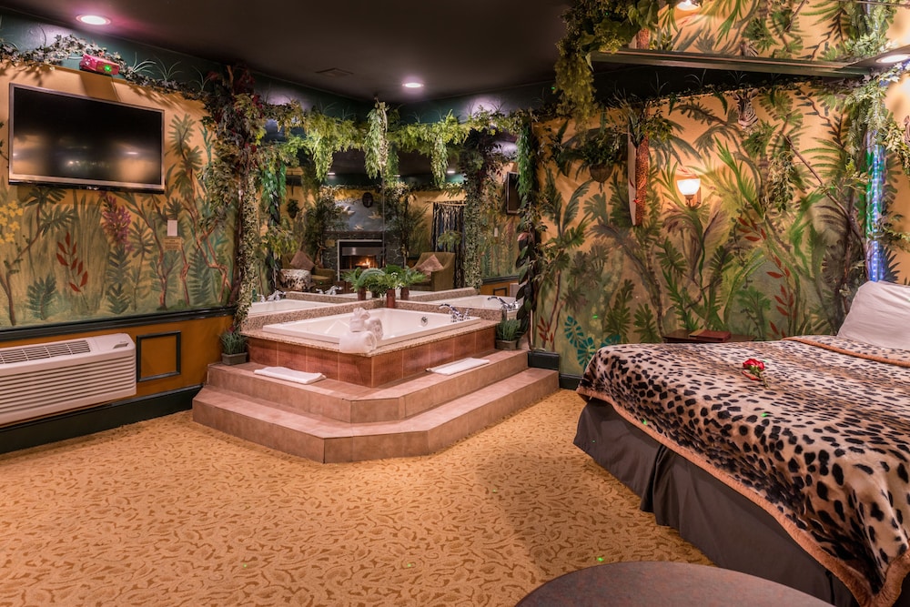 Inn of the Dove Romantic Suites with Jetted Tub & Fireplace - photo 16