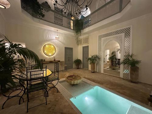 Riad Kamilyes — 4-Star Luxury Hotel in Marrakesh, Morocco