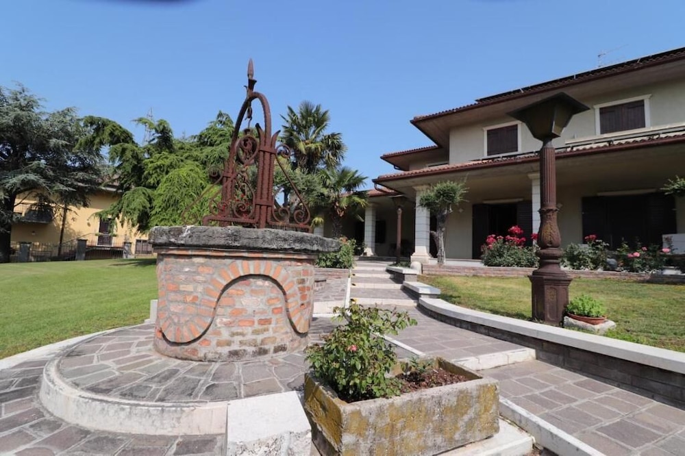B&B Villa Verona Bike — 4-Star Luxury Hotel in Buttapietra, Italy