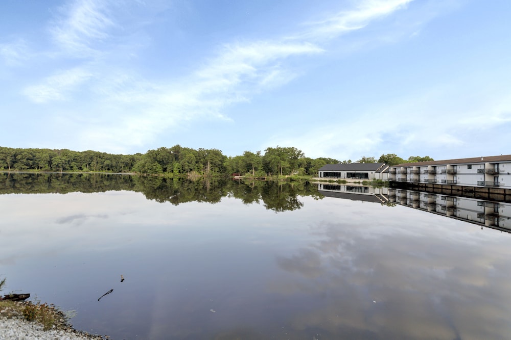 Waterbird Lakeside Inn - photo 24