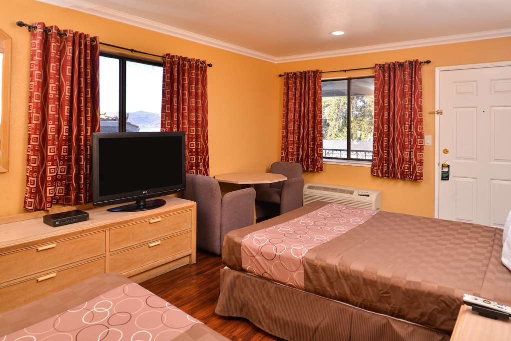 Americas Best Value Inn & Suites Clearlake Wine Country - photo 10