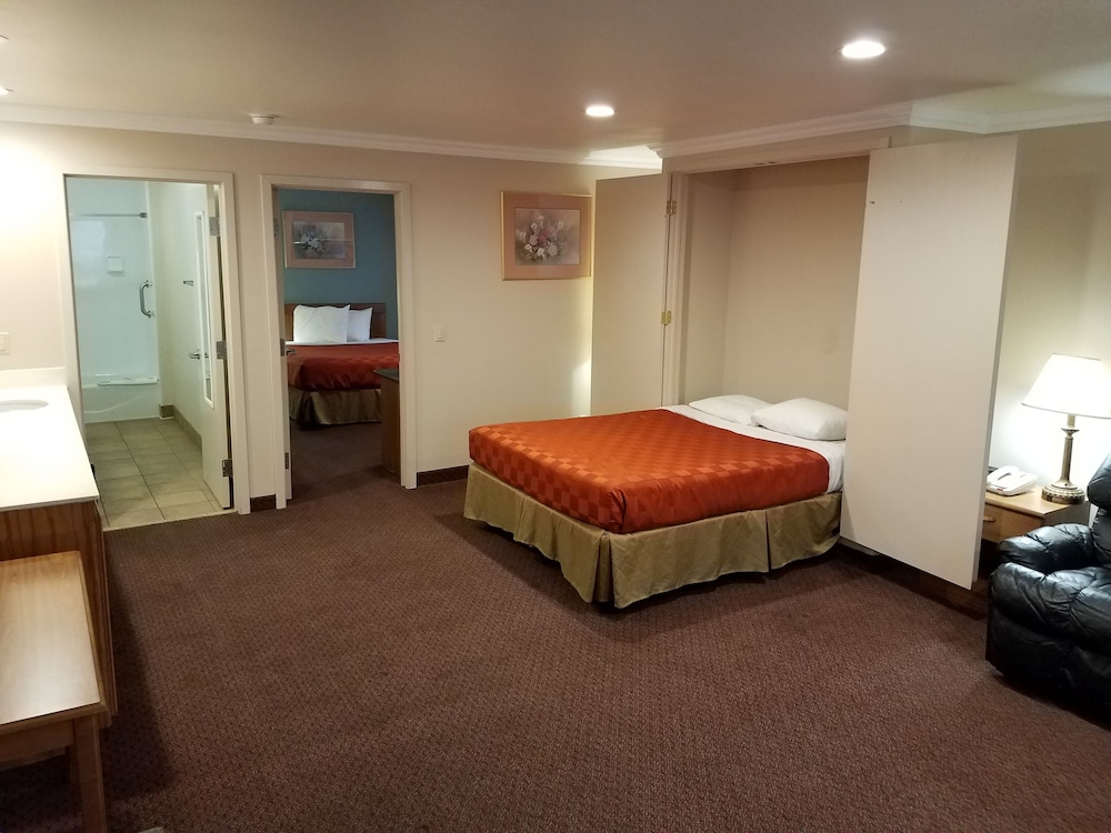 Olive Tree Inn & Suites by Howard Johnson WYNDHAM - photo 4