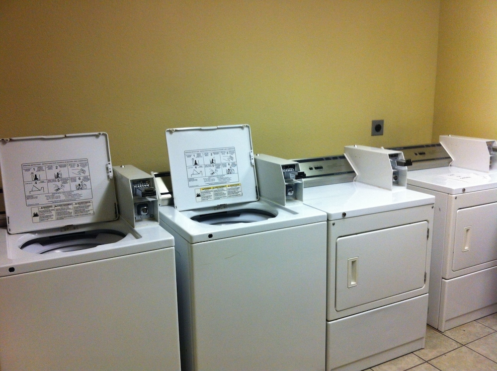 Blue Bay Inn & Suites - photo 68