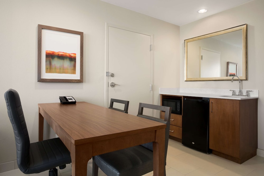 Embassy Suites by Hilton McAllen Convention Center - photo 23