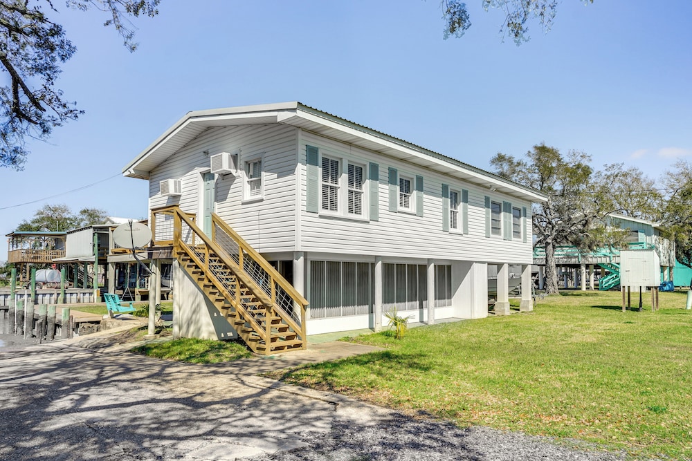 1 Mi to Cypremort Point: Waterfront Gem w Dock in Franklin, United States